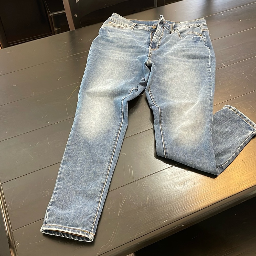 Time & Tru size 8 stretchy jeans; 64 cotton/ 30 polyester/6 Lycra spandex